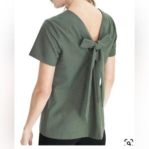 Banana Republic back bow top in green